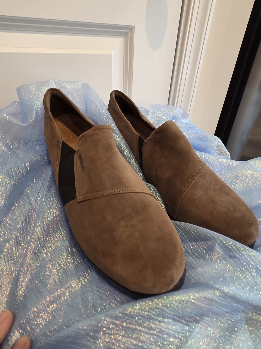 12W Clarks Brown Suede Slip-On Loafers - Picture 6 of 8